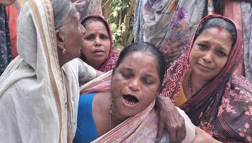 পুকুরের পানিতে বিদ্যুতের ছেঁড়া তার, পূজা দিতে গিয়ে নারীর মৃত্যু